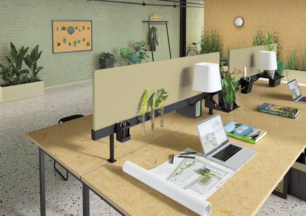 Face-to-face desks separated by an acoustic green fabric screen with a support allowing storage.